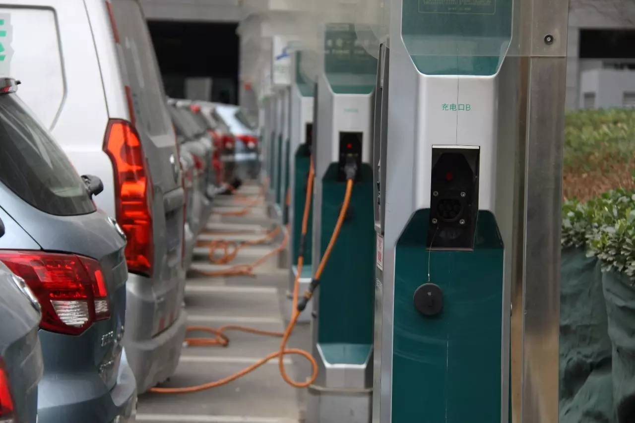 玩车充电支付 被“卡”捆绑的APP也难掩尴尬